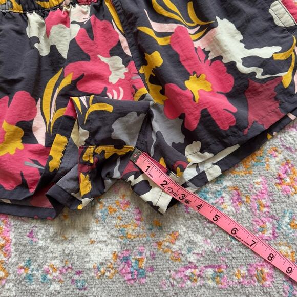 Patagonia Barely Cloudbreak Ink Black Tropical Floral 2.5 Shorts Women’s Size XS - Picture 4 of 9